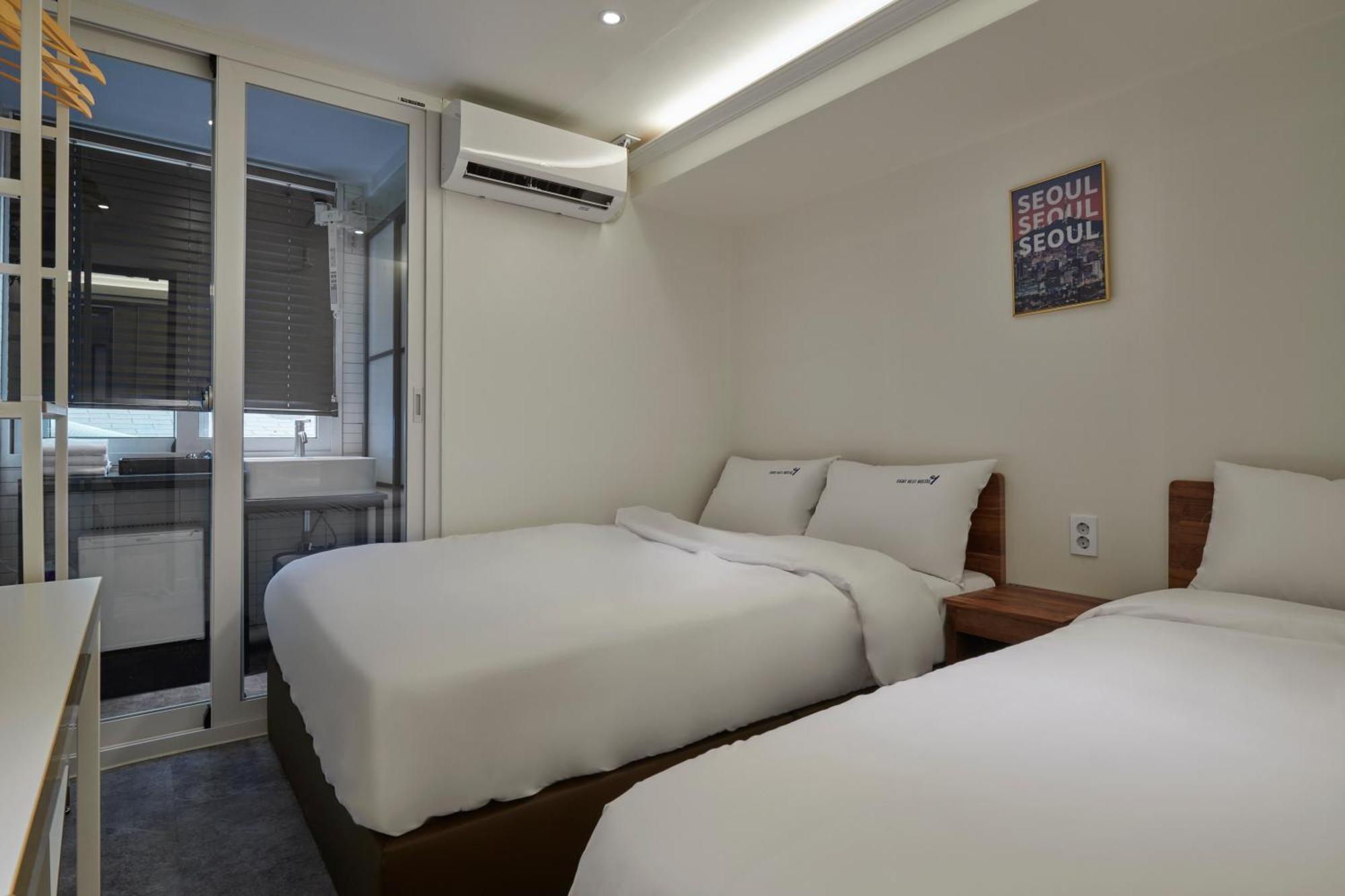 Eight Rest Hostel Myeongdong Szöul Kültér fotó