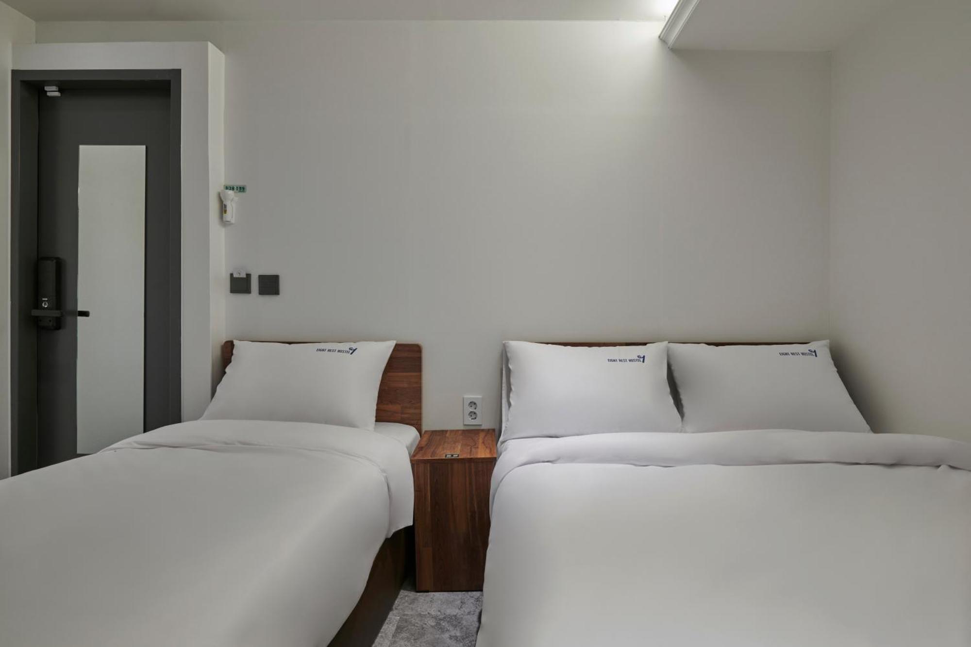 Eight Rest Hostel Myeongdong Szöul Kültér fotó